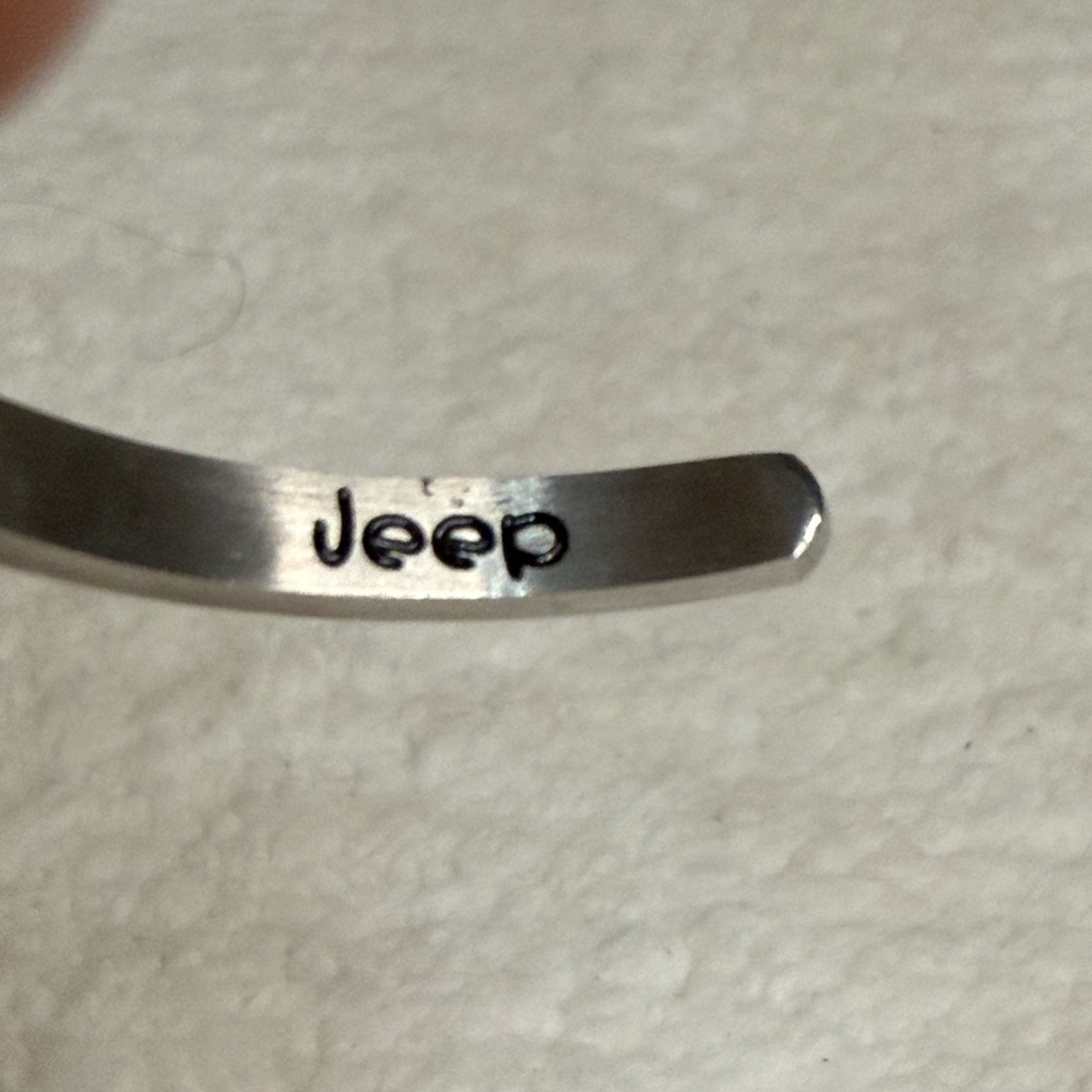 Jeep Girl Metallic Open Cuff Bracelet - Picture 4 of 5